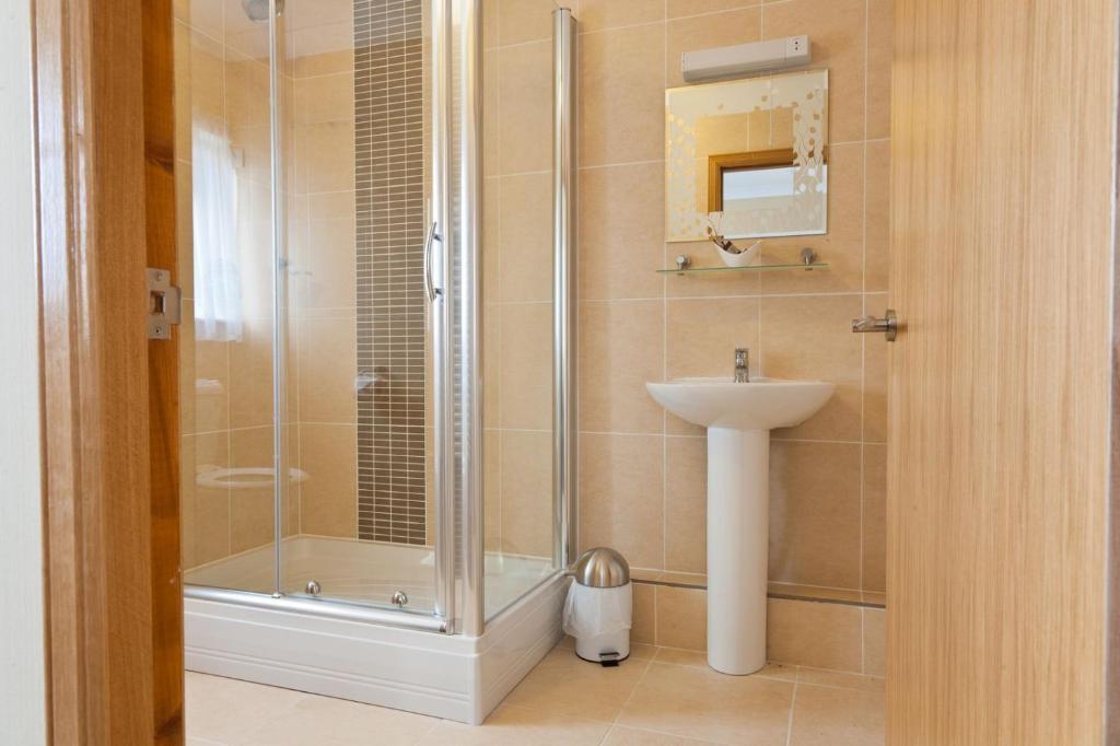 Caledonia Hotel Rosyth Bilik gambar